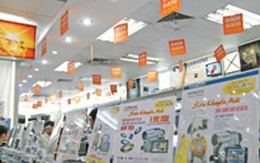 Hàng điện máy điện tử: Cơn lốc giảm giá cuối năm